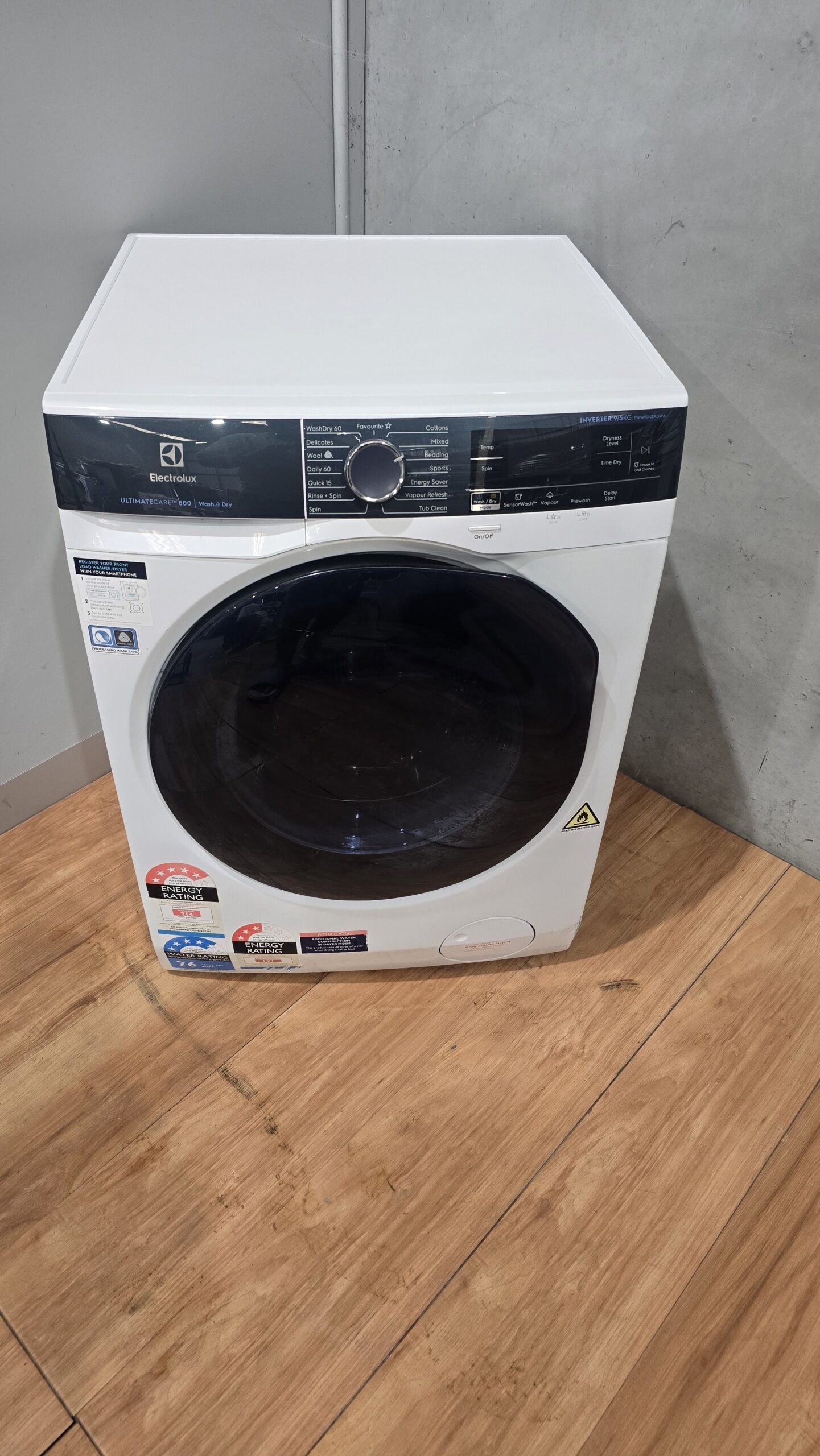 Electrolux 9/5kg all in one washer dryer combo