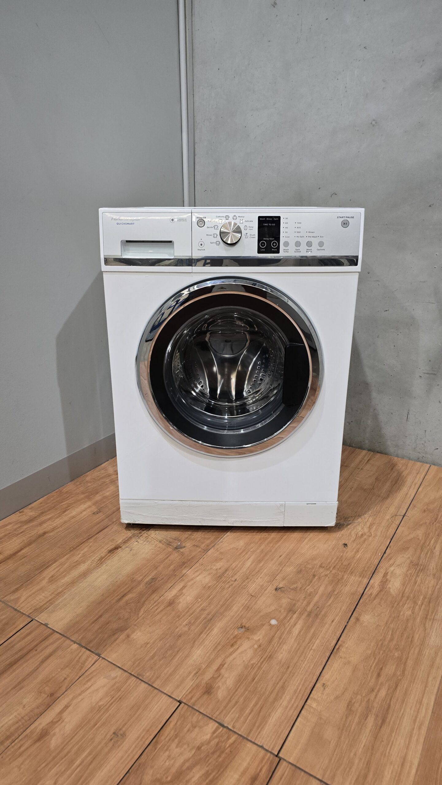 Fisher & Paykel 7.5kg Front Loader washing Machine - Powerful, Quite and Reliable.